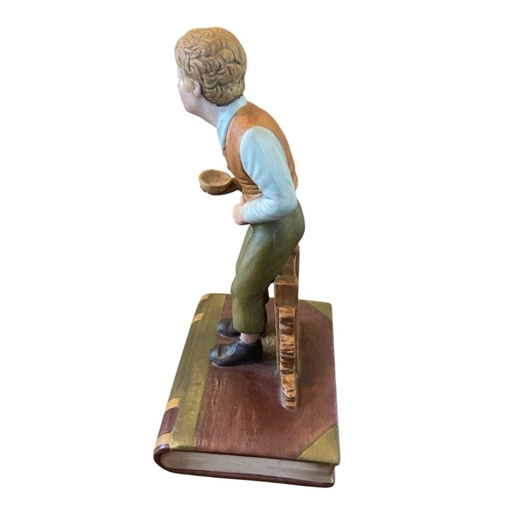 RARE Aynsley England fine Porcelain OLIVER TWIST -1977 Charles‎ Dickens Series.